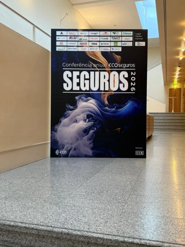 Cartaz oficial da Conferência Anual ECOseguros — Seguros 2026 em Lisboa