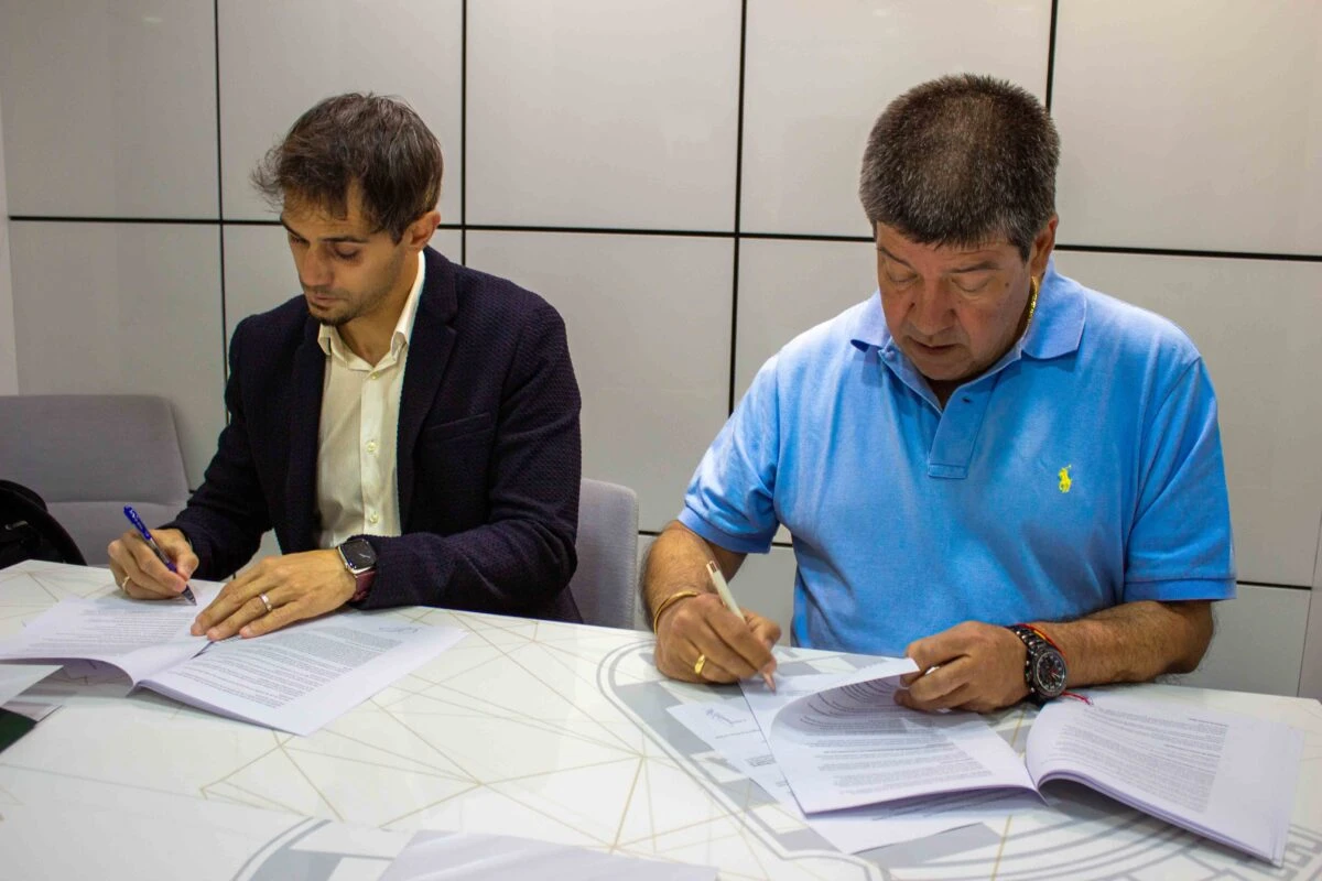 Firma del acuerdo de colaboración entre Grupo Caesa MAPFRE y el FC Cartagena